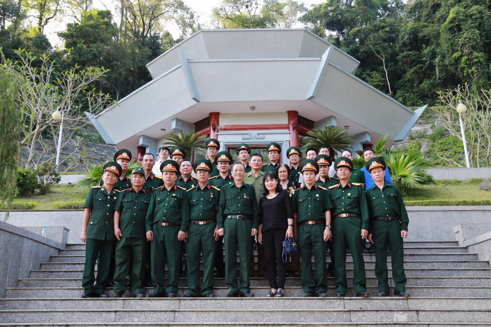 Hội Cựu Chiến Binh cơ quan Kho bạc Nhà nước tri ân các anh hùng liệt sĩ tại tỉnh Cao Bằng